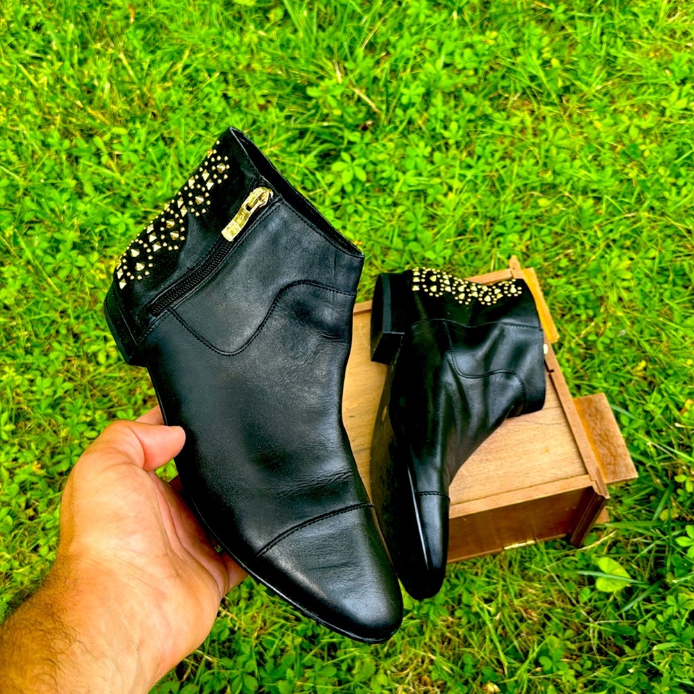 BCBGMaxAzria Black Cow Leather Boots 9M